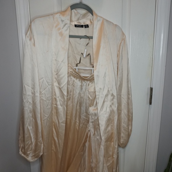 Silk robe with pants set - Picture 3 of 11
